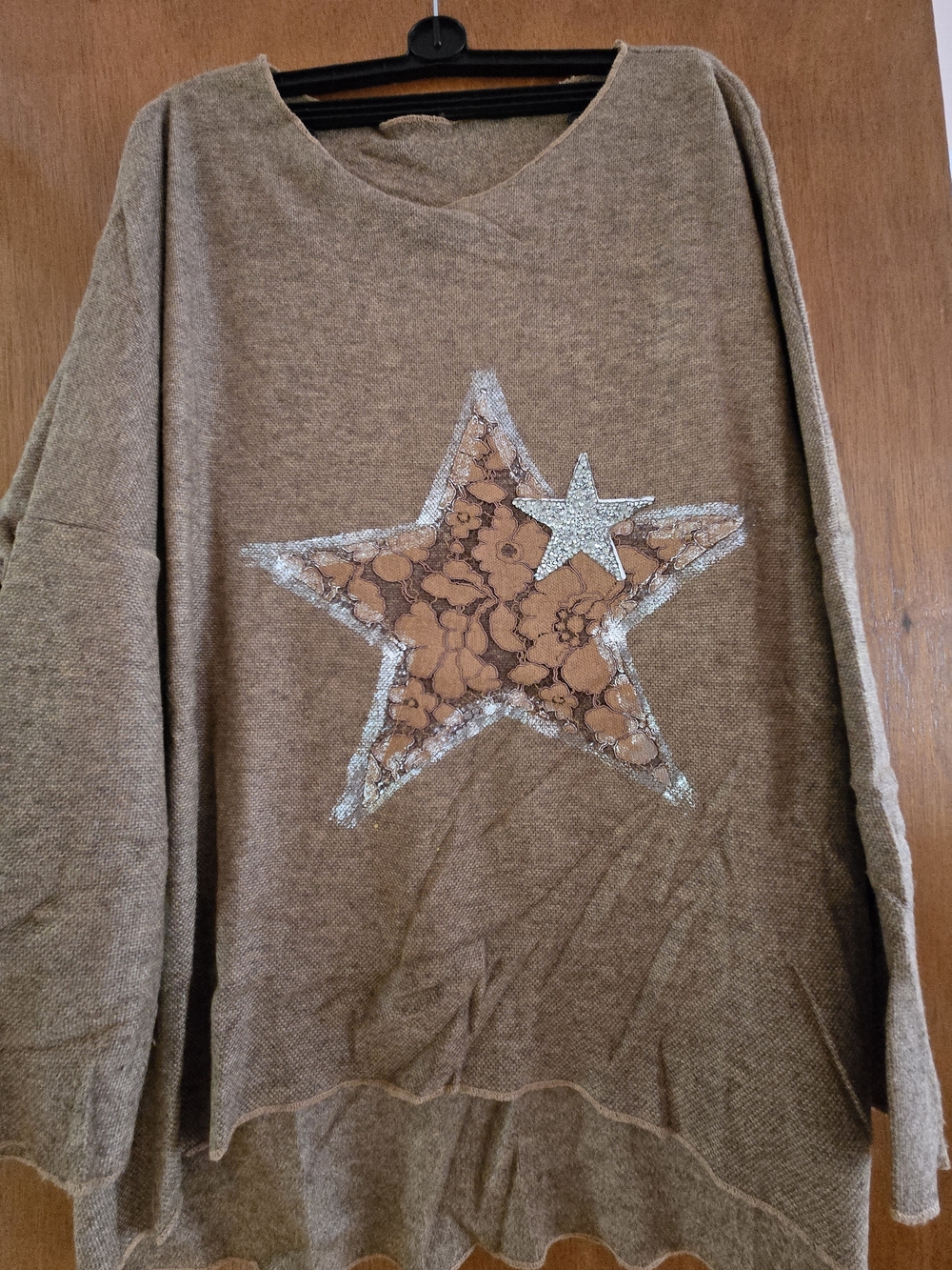 Women's Brown Star Appliqué Pullover Top